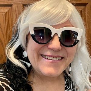 Meet your Posher, Carol